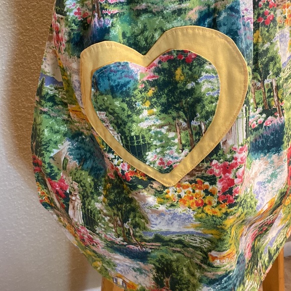 MRS Linafore Retro 50’s Garden Scene Apron - Picture 3 of 12
